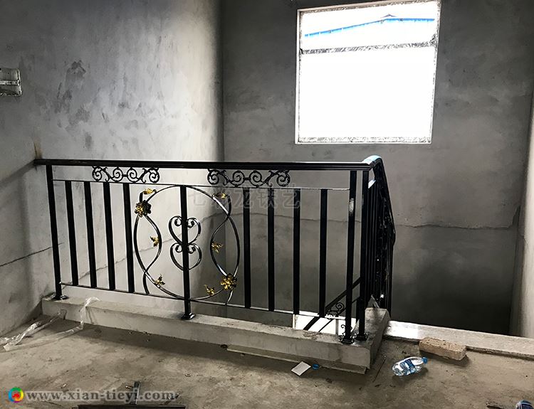 別墅歐式鐵藝護欄_咸陽項目_樓梯護欄2