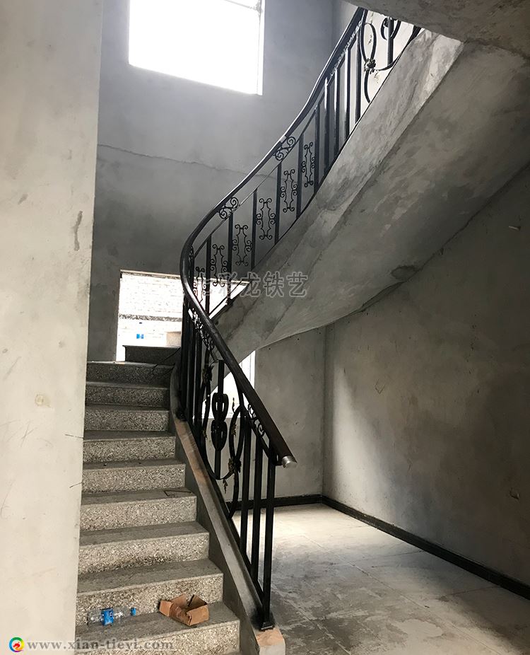 別墅歐式鐵藝護欄_咸陽項目_梯段護欄