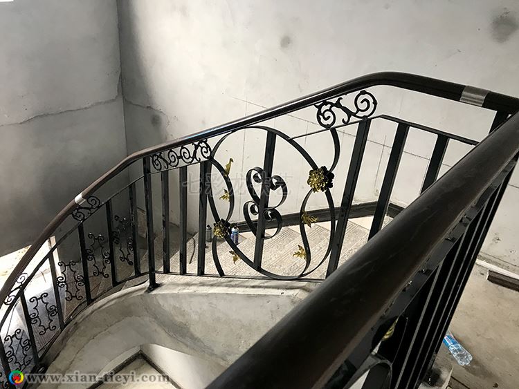 別墅歐式鐵藝護欄_咸陽項目_樓梯護欄