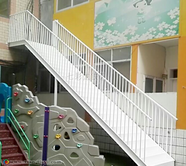 明德幼兒園消防樓梯現場照片