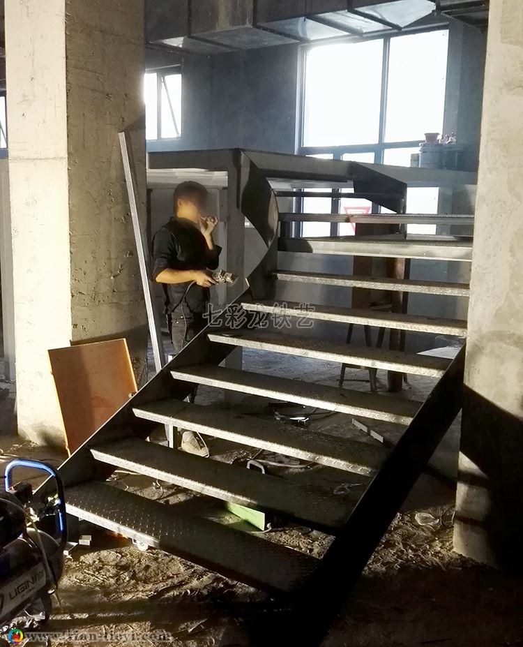 圓角拐彎鋼結構樓梯