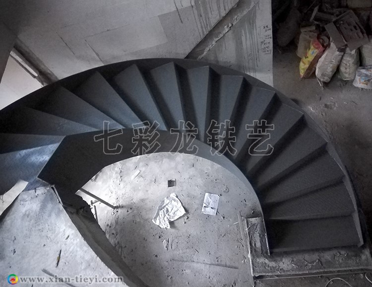 曲江大城鋼構板式弧形樓梯_3