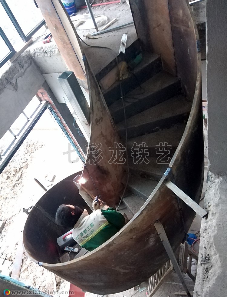 高護欄加厚鋼板板式旋轉樓梯俯視