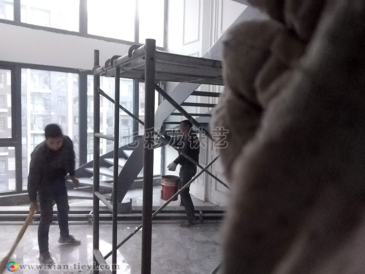 曲江南苑弧形樓梯 清理現(xiàn)場