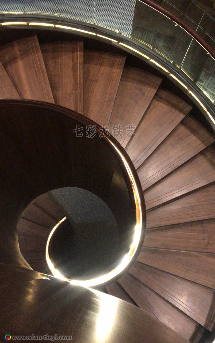 綠地新都會箱梁螺旋樓梯_俯視