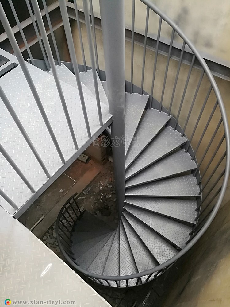 中柱式鋼結構螺旋樓梯