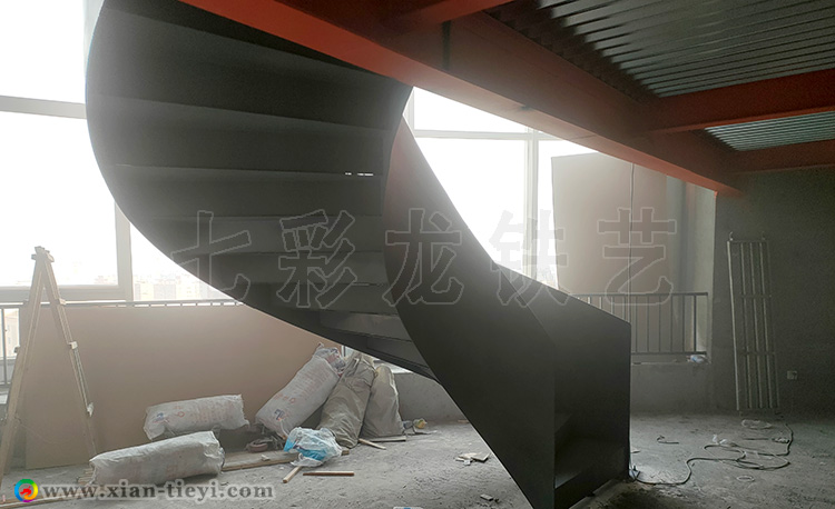 鋼結構高欄板式螺旋梯_3