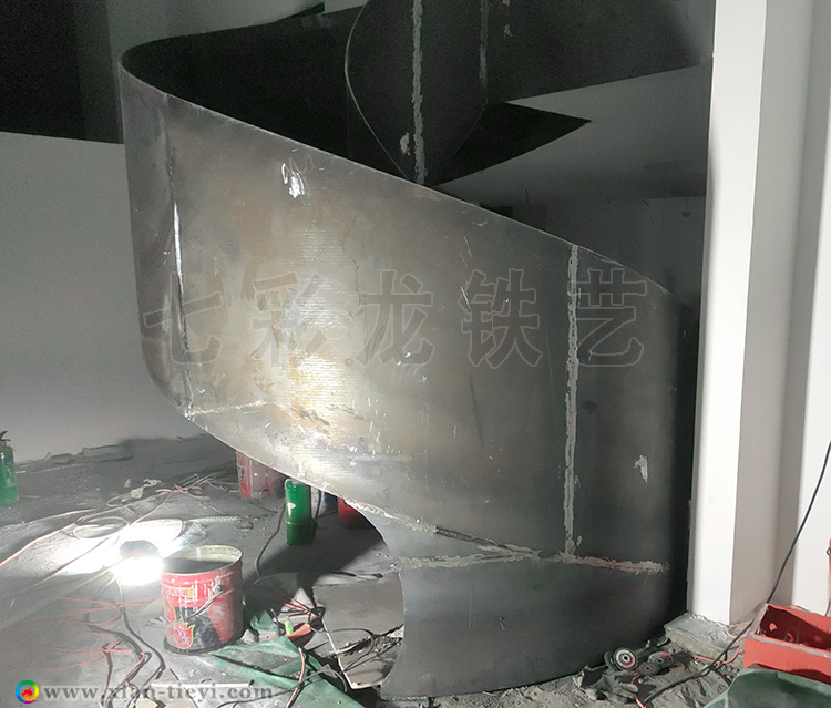 鋼結構加寬鋼板梯梁旋轉樓梯_1