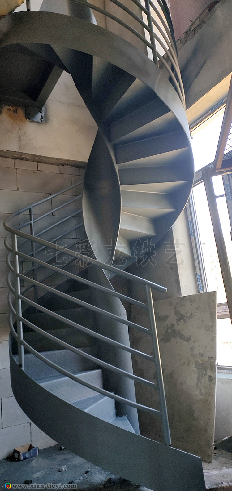 藍田縣自建房高護欄板式旋轉樓梯_1