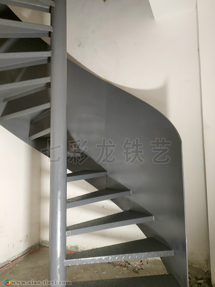 陽光臺鋼構高欄板中柱旋轉樓梯_2