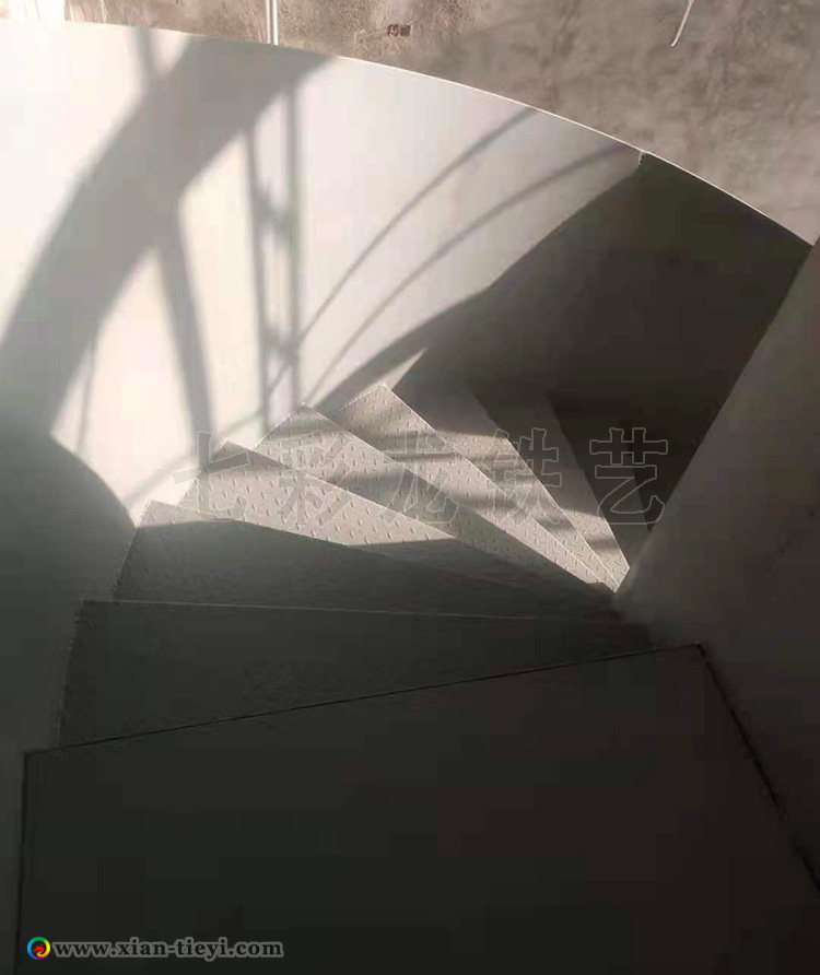 鋼結構板式高欄旋轉樓梯_4
