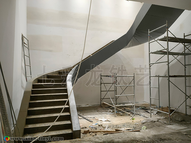 涇陽建工瀾庭溪谷售樓處箱型梁鋼構樓梯_1