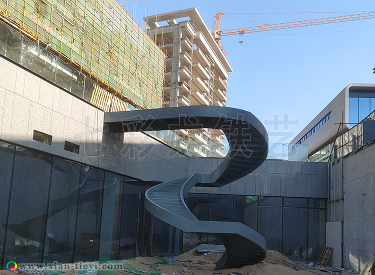 西寧市陽光城箱型梁旋轉樓梯_3
