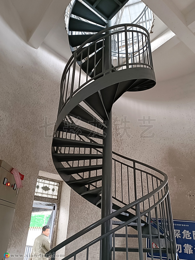 集華礦業(yè)鋼結構中柱旋轉樓梯_1