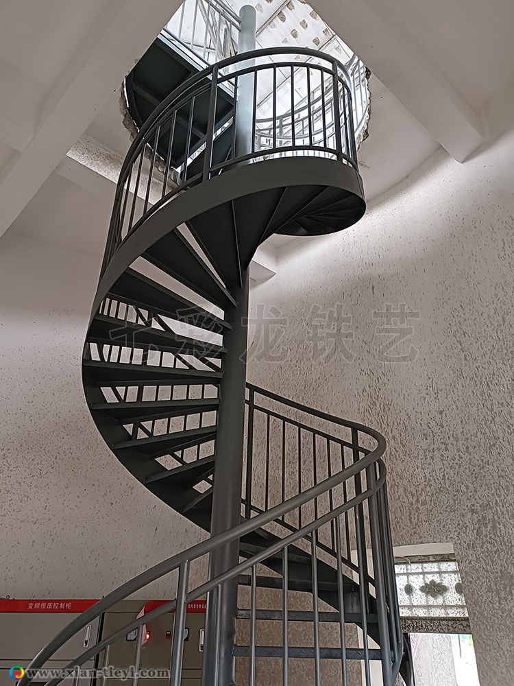 集華礦業(yè)鋼結構中柱旋轉樓梯_2