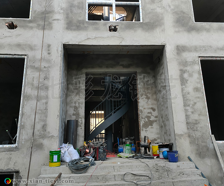 涇陽自建房室內中柱螺旋梯_3