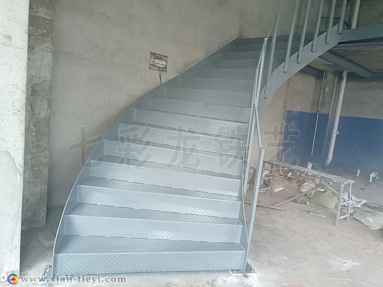 咸陽市先河瞰都鋼結構弧形樓梯_1
