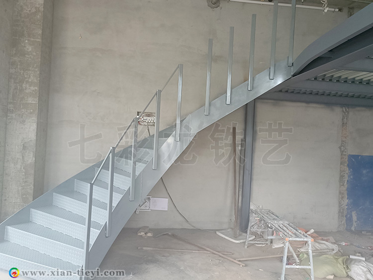 咸陽市先河瞰都鋼結構弧形樓梯_2