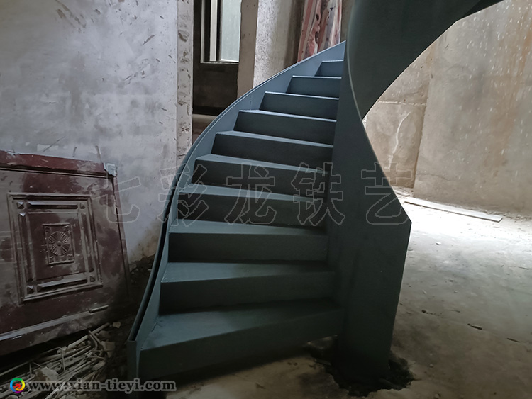 綠地海珀紫庭卷板旋轉樓梯_4