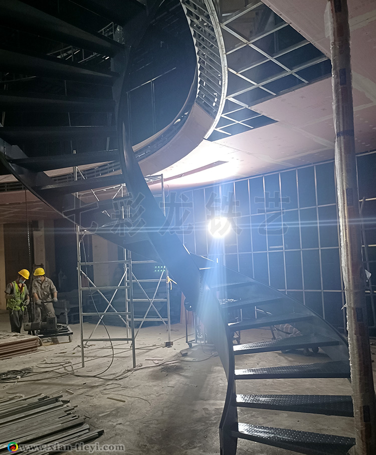 陜西廣播電視臺演播廳鋼結構旋轉樓梯_5