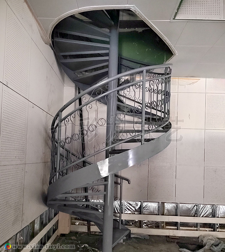 臨猗大劇院中柱鋼結構旋轉樓梯_3