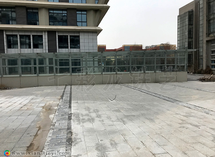 工業(yè)大學鋼結(jié)構(gòu)玻璃雨棚_1