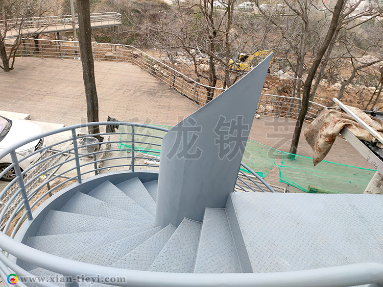 蕎麥花海旋轉樓梯_5