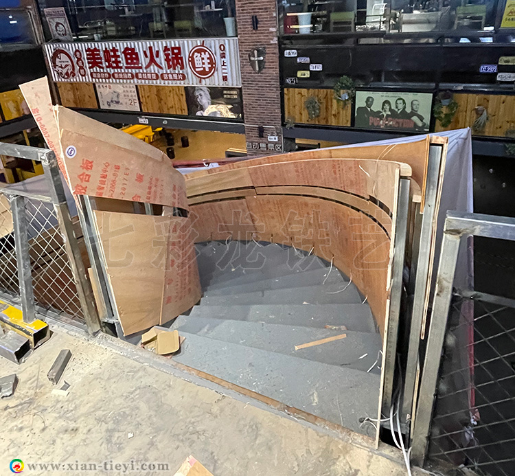 艾斯廣場(chǎng)鋼構(gòu)箱梁旋梯_3