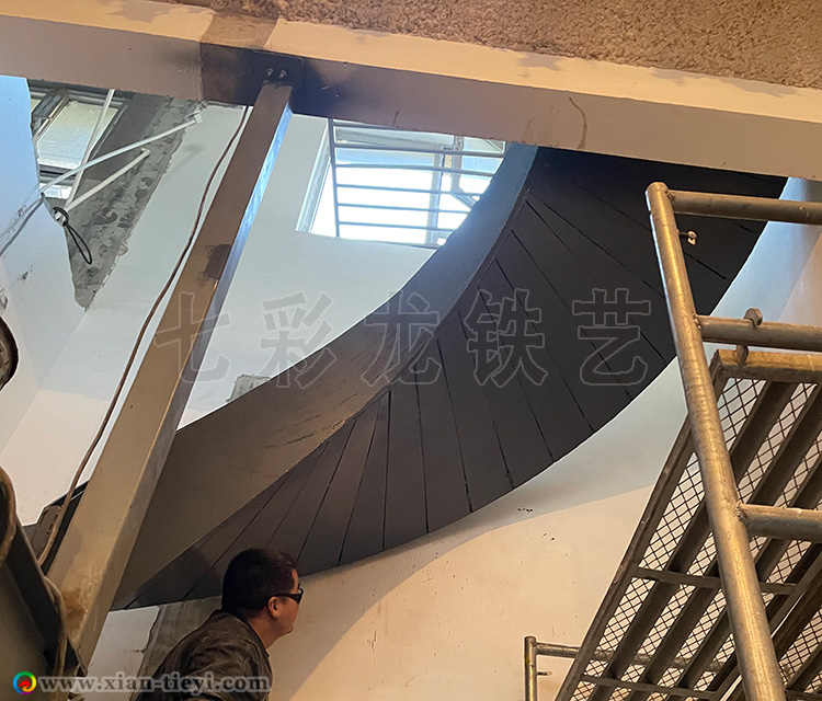 咸陽(yáng)融創(chuàng)觀瀾壹號(hào)鋼結(jié)構(gòu)旋梯_4