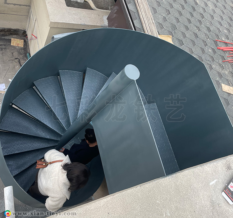 西安恒大御龍灣中柱高欄鋼構旋梯_1