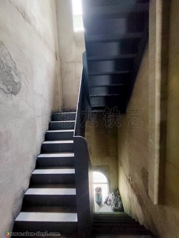 柞水康養公寓鋼結構樓梯_5