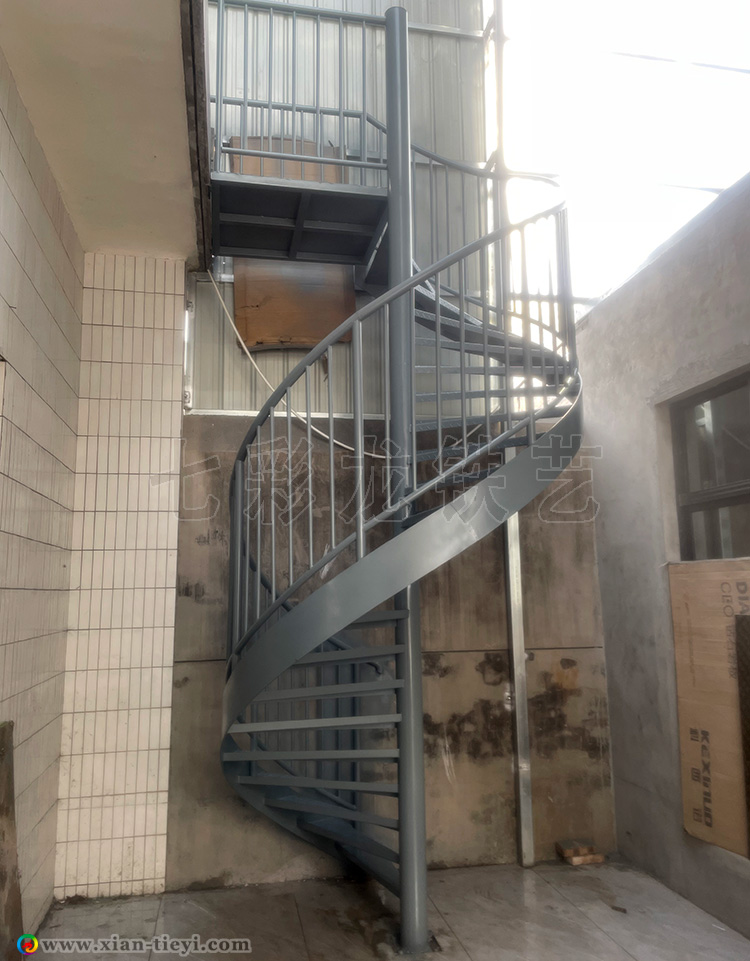 富平農村自建房中柱旋梯_3