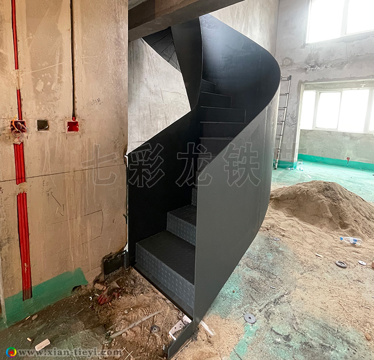 石油城鋼結構高欄板旋轉樓梯_3