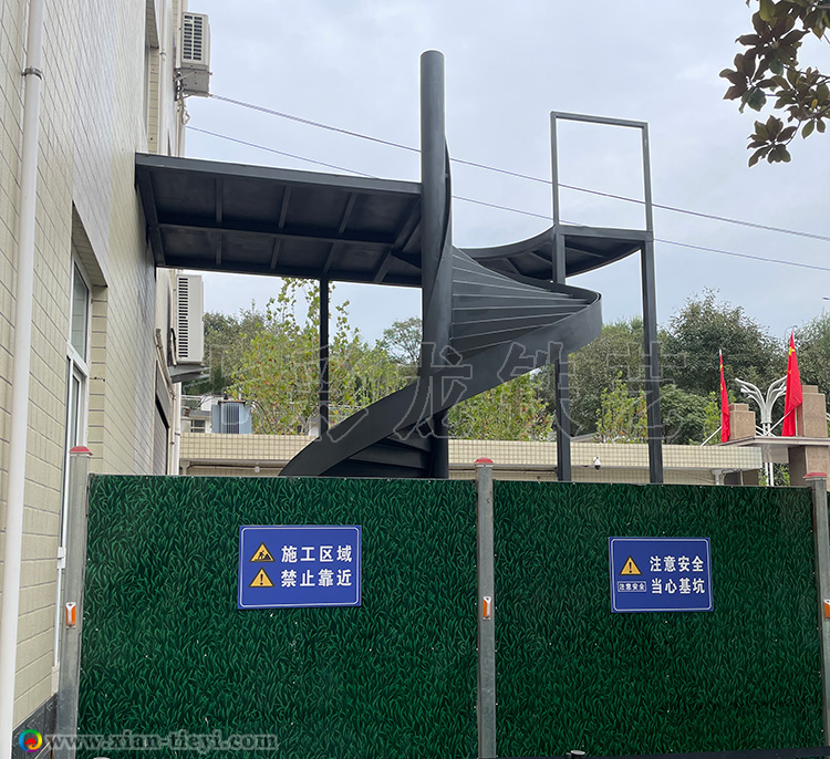 福利院鋼結構旋轉樓梯_5